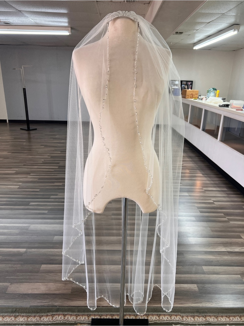 Bridal Beaded Edge Veil – Ivory Single-Tier Veil